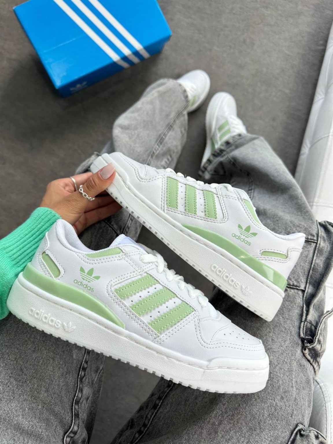 Sneaker blanca y verde