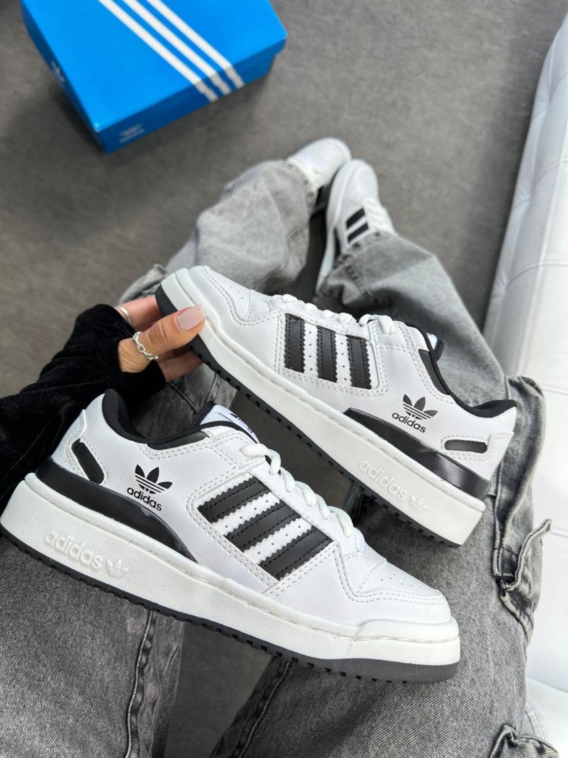Sneaker blanca y negra